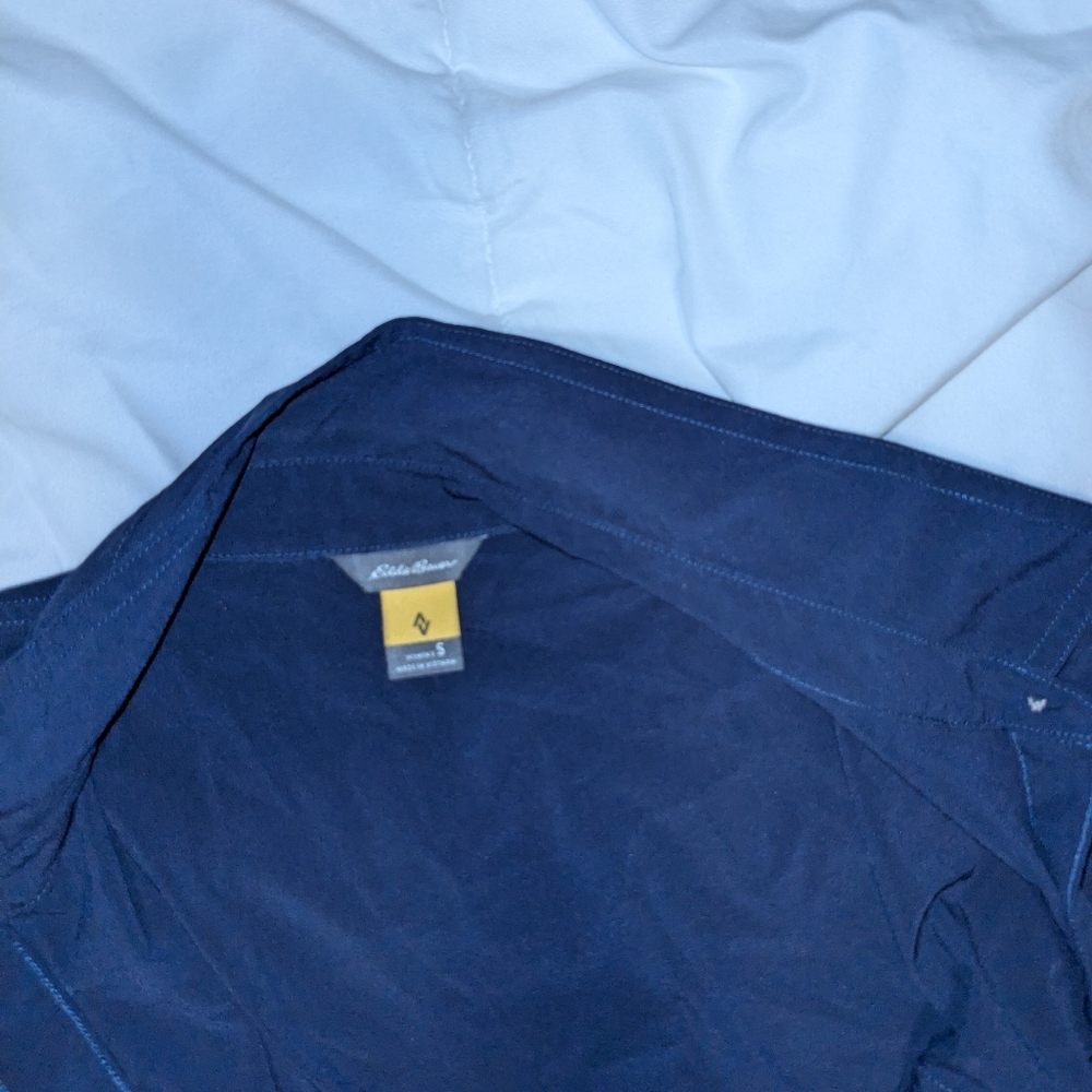 Edie Bauer Button-up - Picture 2 of 3